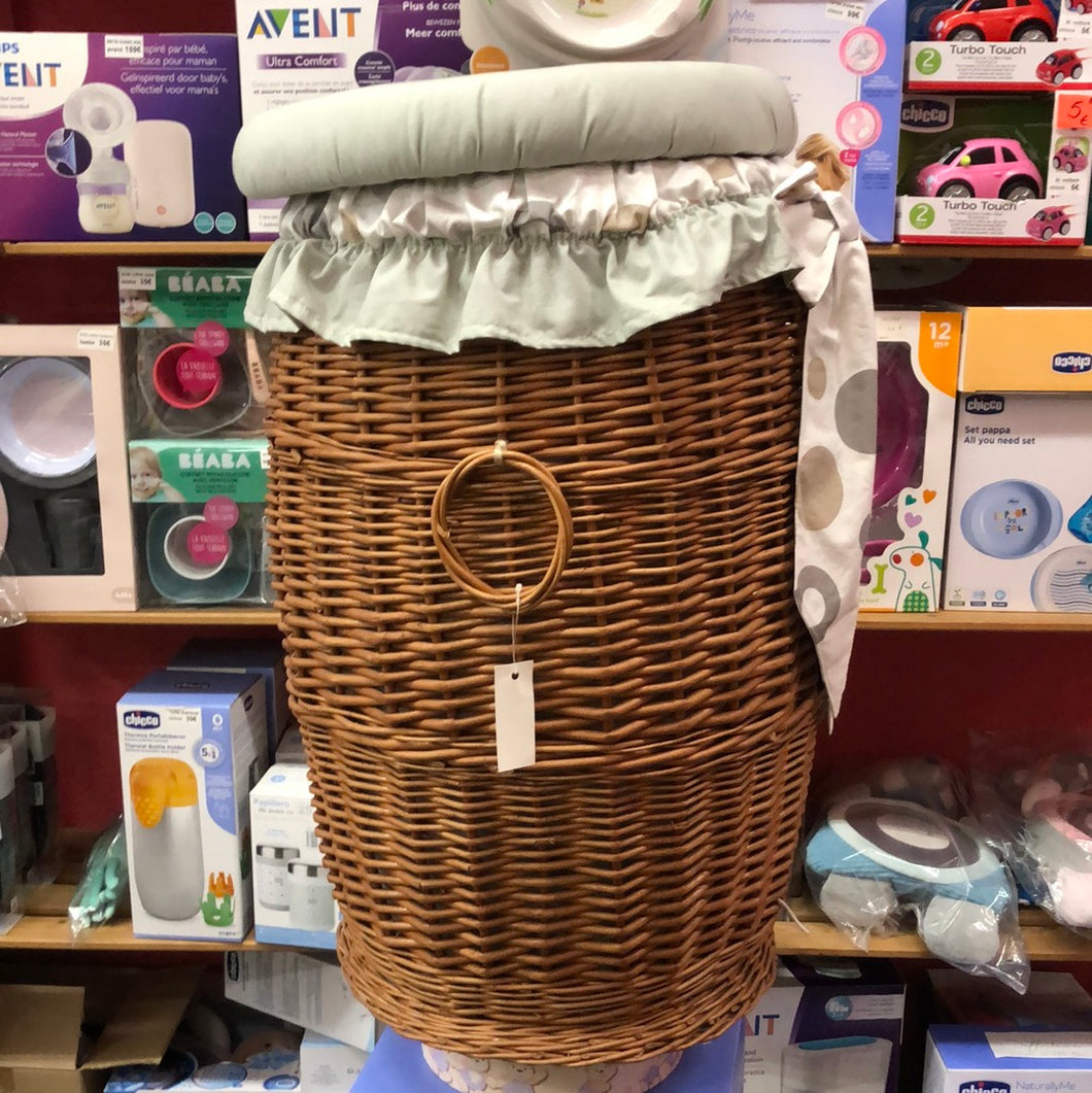 Customizable rattan laundry basket