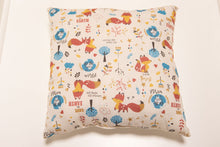 Load image into Gallery viewer, Coussin décoratif Little Bobo
